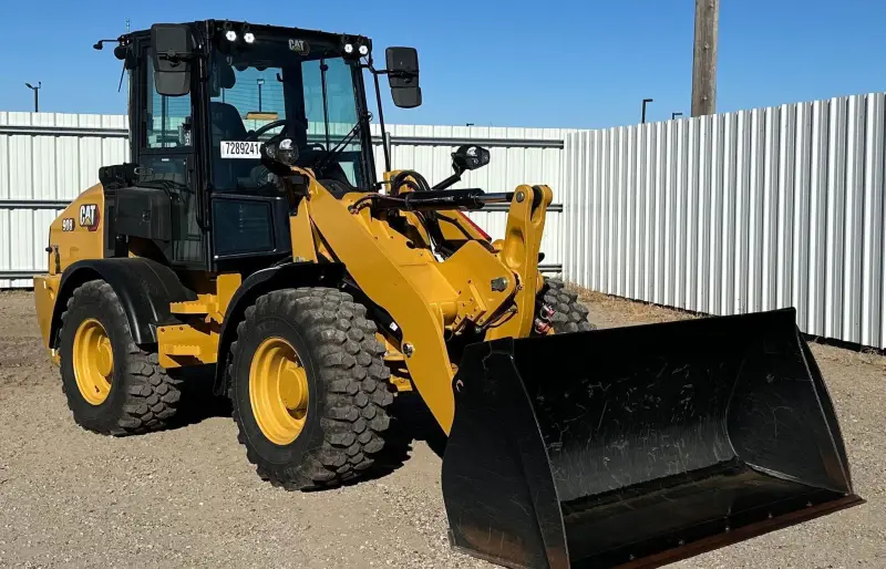 2023 Caterpillar 908 photo 3