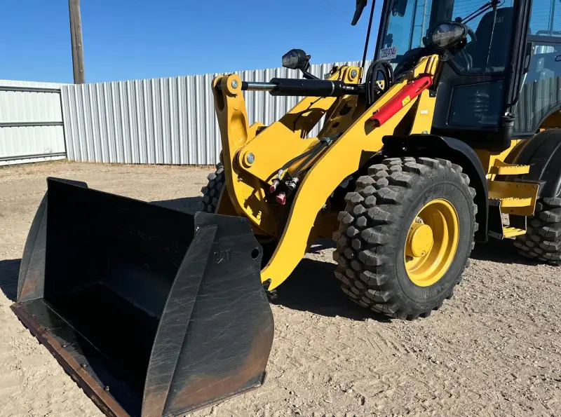 2023 Caterpillar 908 photo 9