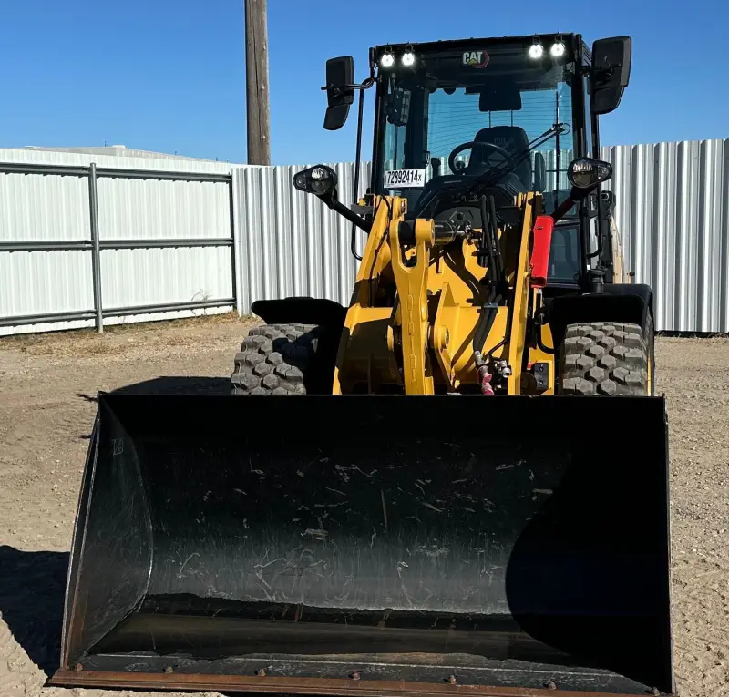 2023 Caterpillar 908 photo 2