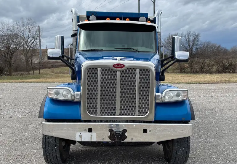 2019 Peterbilt 567 photo 2