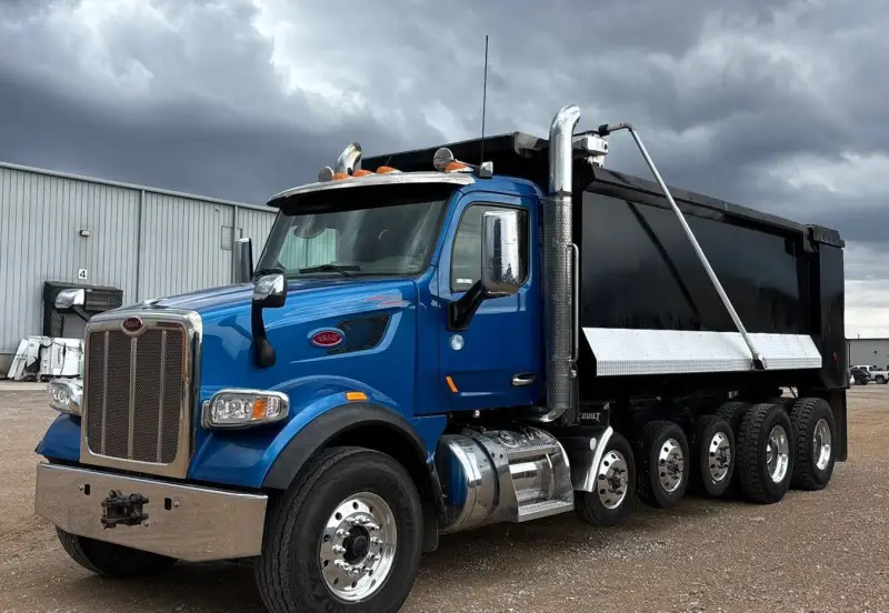 2017 Peterbilt 567 photo 1