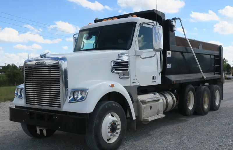2012 Freightliner Coronado SD photo 1