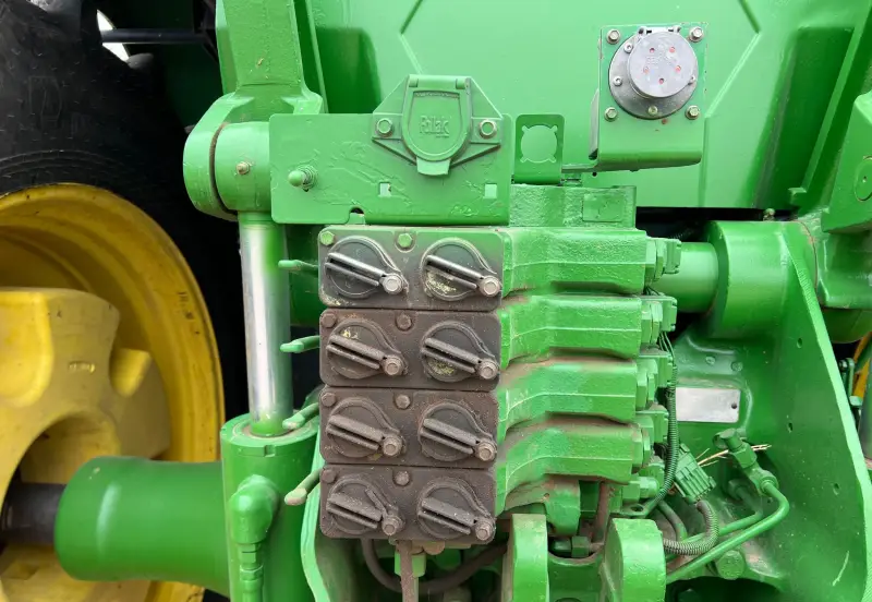 2000 John Deere 8410 photo 16