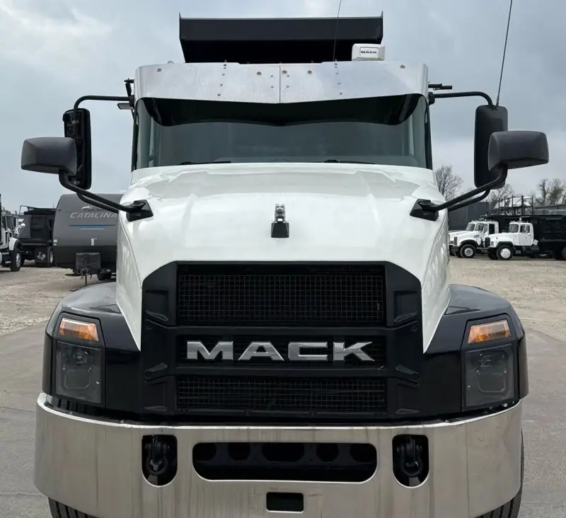 2019 Mack Anthem photo 2
