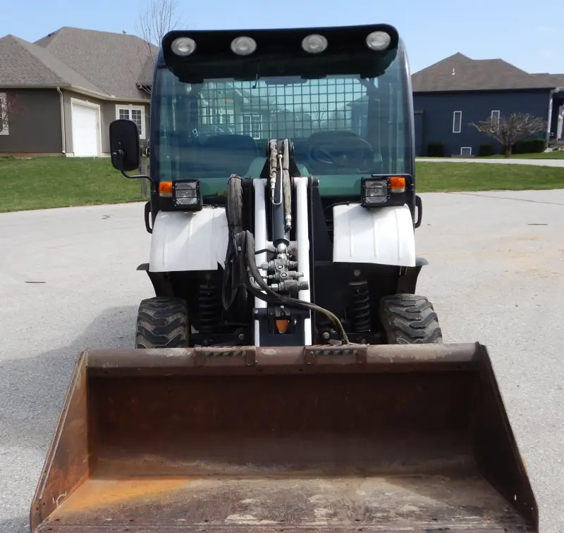 2012 Bobcat Toolcat 5600 photo 2