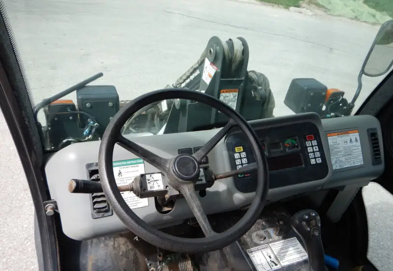 2012 Bobcat Toolcat 5600 photo 11
