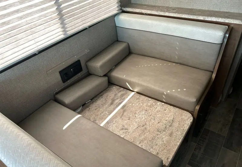2018 Winnebago Intent photo 34