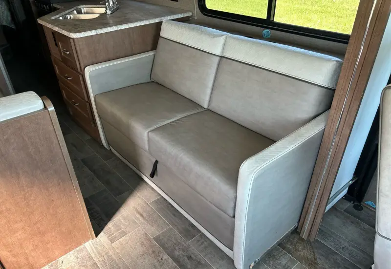2018 Winnebago Intent photo 33