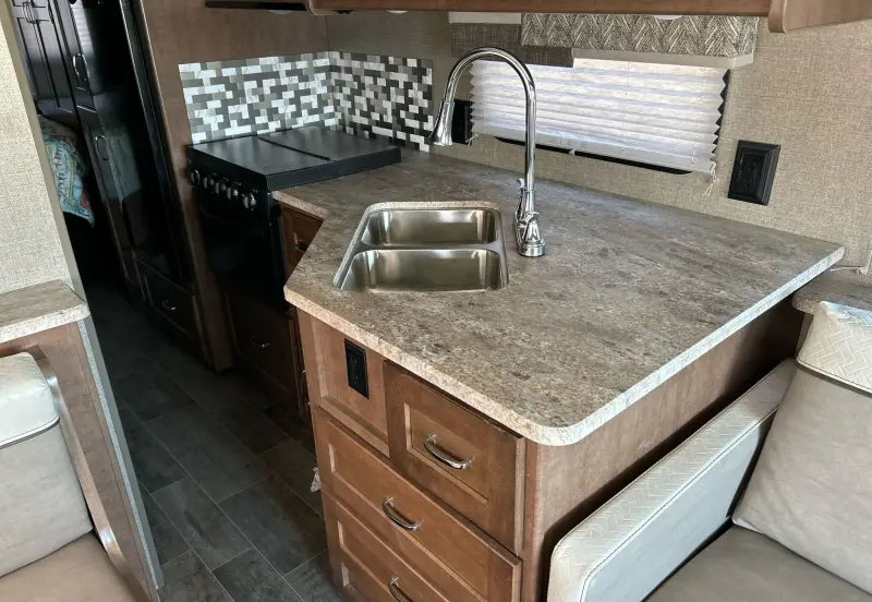 2018 Winnebago Intent photo 35