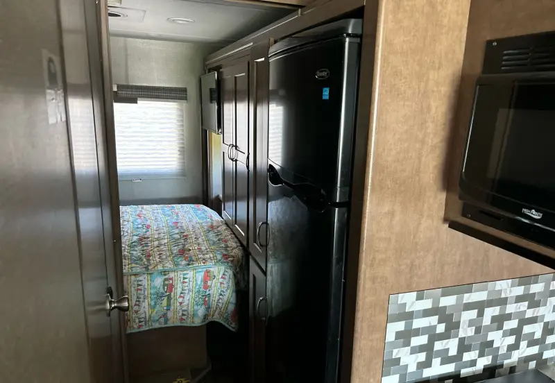 2018 Winnebago Intent photo 40